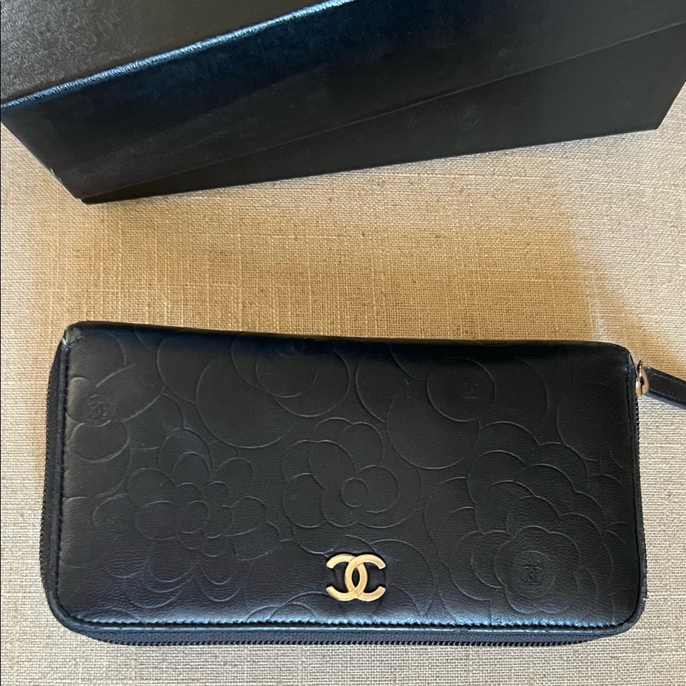 CHANEL Black Camellia Zippy Wallet Silver Hardware